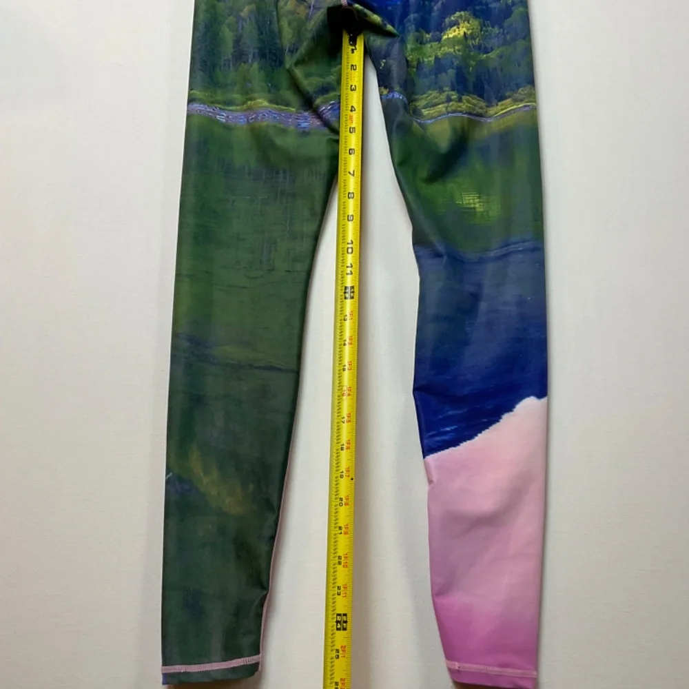 📦⛰️Get Lost leggings sz Small *Coupon Eligible* preowned FREE SHIPPING - Picture 9 of 14